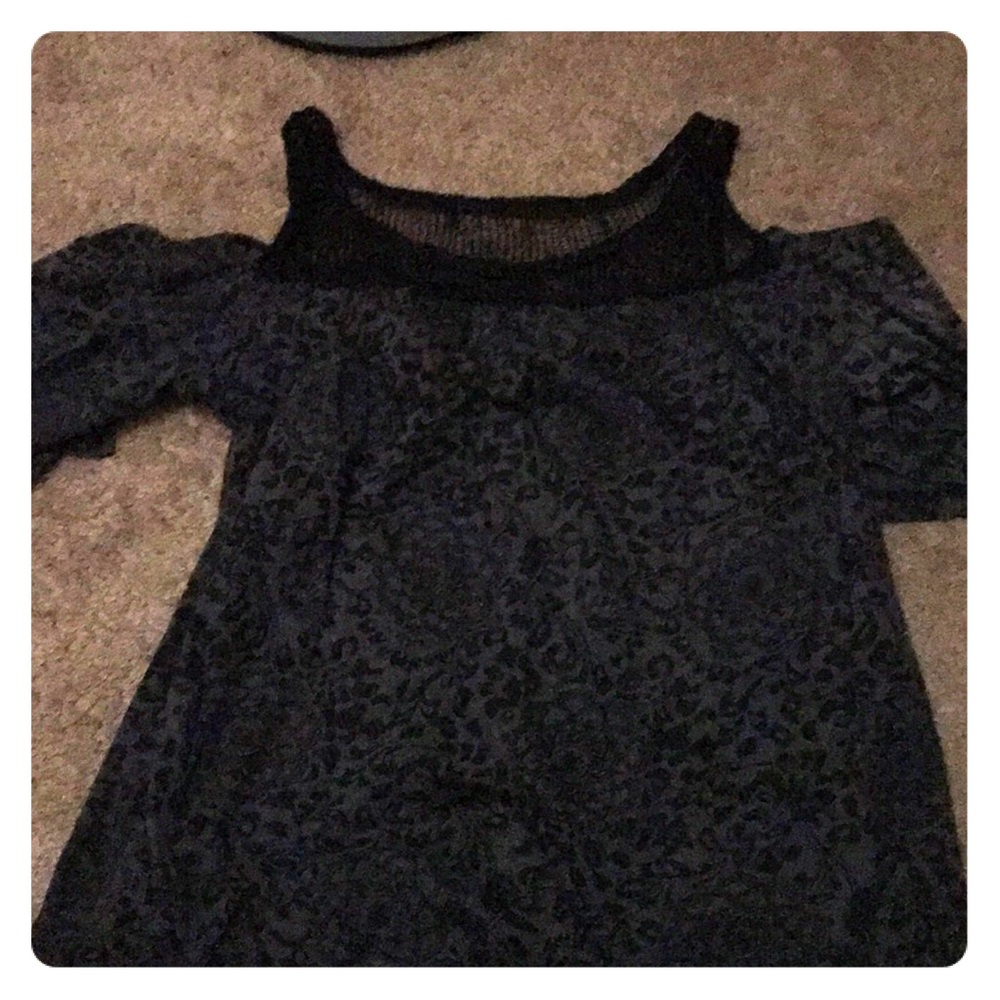 Cute off-shoulder flower print tee dream out loud